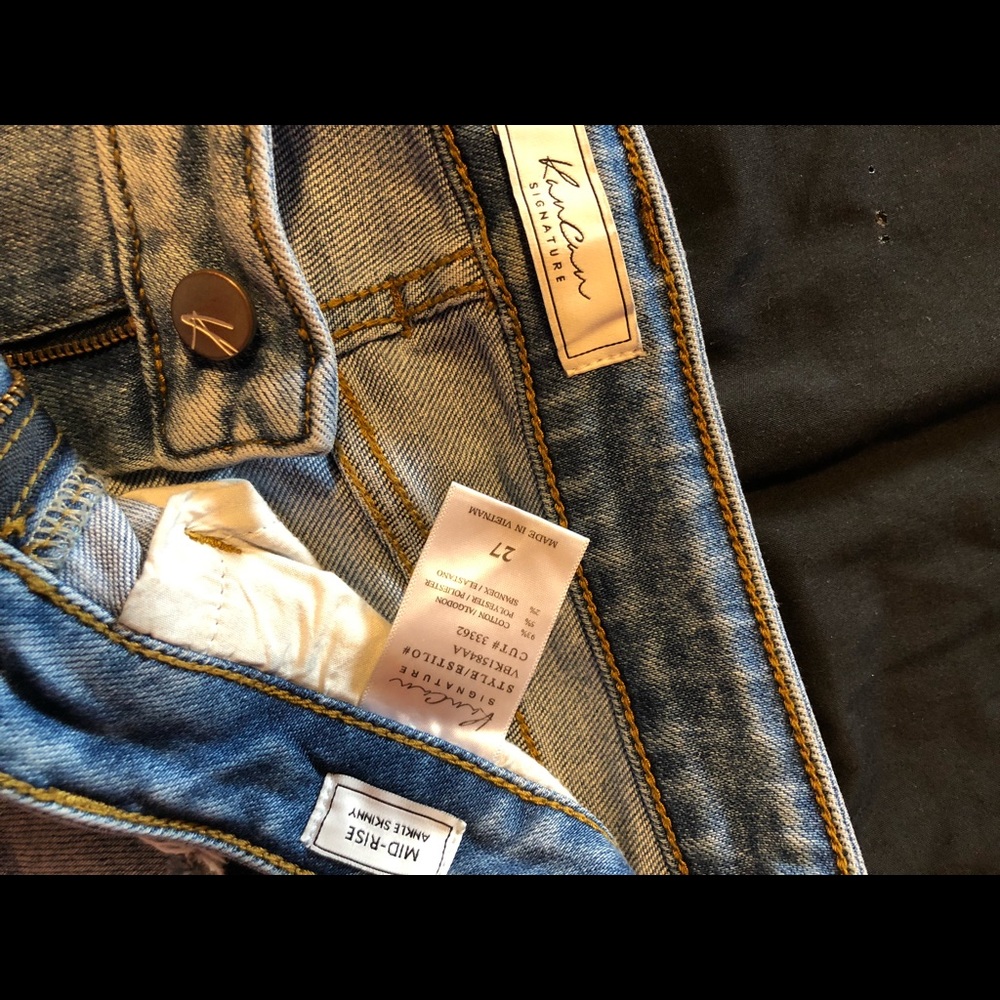 Kancan signature distressed ankle jeans. EUC